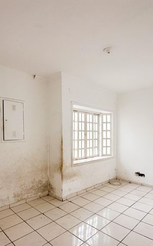 Casa à venda com 145m², 4 quartos e 2 vagas Casa à venda com 145m², 4 quartos e 2 vagasSala