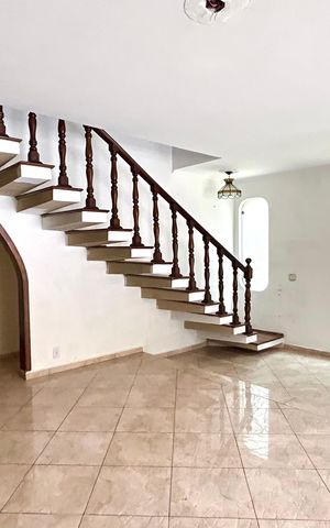Casa para alugar com 270m², 5 quartos e 5 vagas Casa para alugar com 270m², 5 quartos e 5 vagasSala