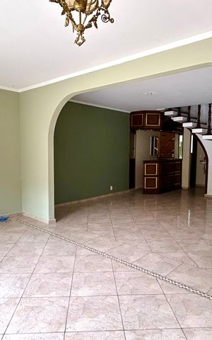 Casa para alugar com 270m², 5 quartos e 5 vagas Casa para alugar com 270m², 5 quartos e 5 vagasSala