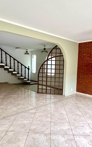 Casa para alugar com 270m², 5 quartos e 5 vagas Casa para alugar com 270m², 5 quartos e 5 vagasSala