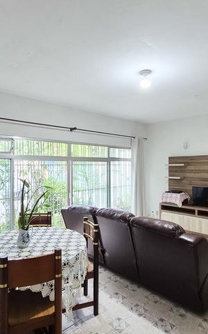 Casa à venda com 206m², 3 quartos e 3 vagas Casa à venda com 206m², 3 quartos e 3 vagasSala