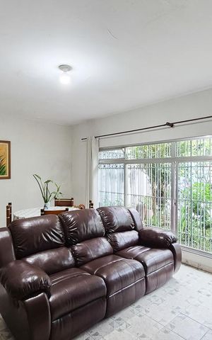 Casa à venda com 206m², 3 quartos e 3 vagas Casa à venda com 206m², 3 quartos e 3 vagasSala