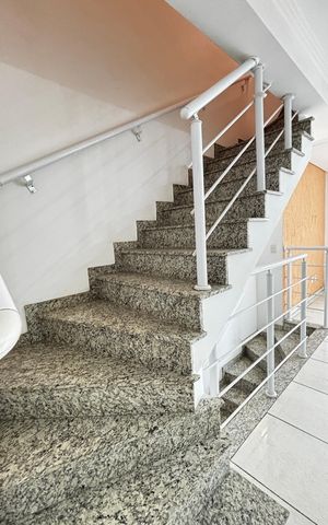 Casa para alugar com 113m², 2 quartos e 2 vagas Casa para alugar com 113m², 2 quartos e 2 vagasEscada