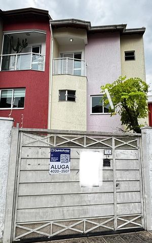 Casa para alugar com 113m², 2 quartos e 2 vagas Casa para alugar com 113m², 2 quartos e 2 vagasFachada