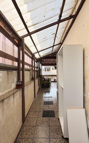Casa para alugar com 130m², 2 quartos e 1 vaga Casa para alugar com 130m², 2 quartos e 1 vagaVaranda/ lavanderia