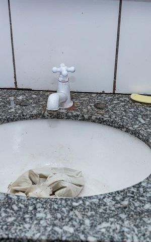 Casa à venda com 40m², 2 quartos e sem vaga Casa à venda com 40m², 2 quartos e sem vagaBanheiro
