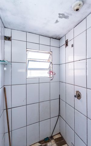 Casa à venda com 40m², 2 quartos e sem vaga Casa à venda com 40m², 2 quartos e sem vagaBanheiro