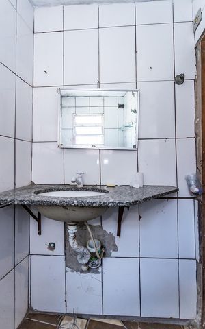 Casa à venda com 40m², 2 quartos e sem vaga Casa à venda com 40m², 2 quartos e sem vagaBanheiro