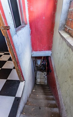 Casa à venda com 40m², 2 quartos e sem vaga Casa à venda com 40m², 2 quartos e sem vagaEscada