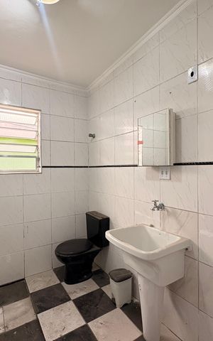 Casa à venda com 182m², 4 quartos e 1 vaga Casa à venda com 182m², 4 quartos e 1 vagaBanheiro/ lavanderia