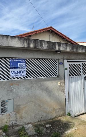 Casa à venda com 252m², 2 quartos e 2 vagas Casa à venda com 252m², 2 quartos e 2 vagasFachada