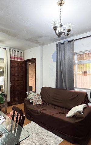 Casa à venda com 252m², 2 quartos e 2 vagas Casa à venda com 252m², 2 quartos e 2 vagasSala