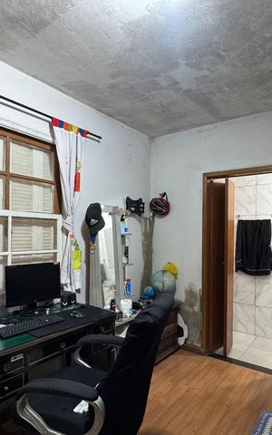 Casa à venda com 252m², 2 quartos e 2 vagas Casa à venda com 252m², 2 quartos e 2 vagasSuíte