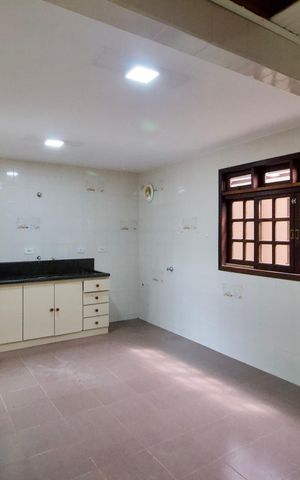 Casa à venda com 266m², 4 quartos e 5 vagas Casa à venda com 266m², 4 quartos e 5 vagasCozinha