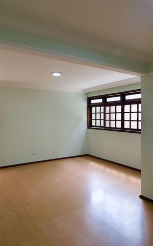 Casa à venda com 266m², 4 quartos e 5 vagas Casa à venda com 266m², 4 quartos e 5 vagasSala de Jantar