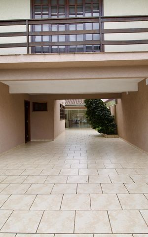 Casa à venda com 266m², 4 quartos e 5 vagas Casa à venda com 266m², 4 quartos e 5 vagasGaragem