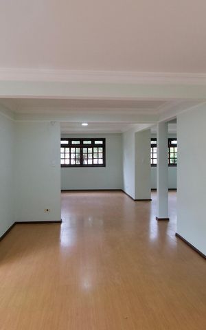 Casa à venda com 266m², 4 quartos e 5 vagas Casa à venda com 266m², 4 quartos e 5 vagasSala de Jantar