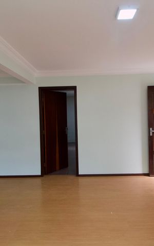 Casa à venda com 266m², 4 quartos e 5 vagas Casa à venda com 266m², 4 quartos e 5 vagasSala de Jantar
