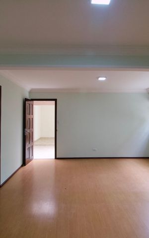 Casa à venda com 266m², 4 quartos e 5 vagas Casa à venda com 266m², 4 quartos e 5 vagasSala de Jantar