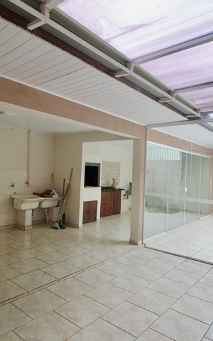 Casa à venda com 266m², 4 quartos e 5 vagas Casa à venda com 266m², 4 quartos e 5 vagasLavanderia
