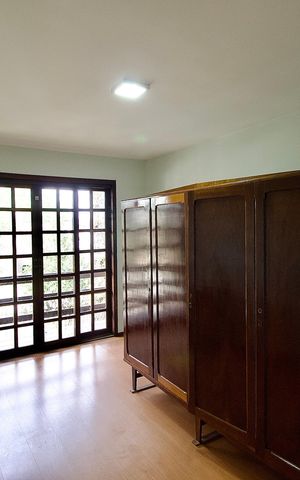 Casa à venda com 266m², 4 quartos e 5 vagas Casa à venda com 266m², 4 quartos e 5 vagasQuarto 4