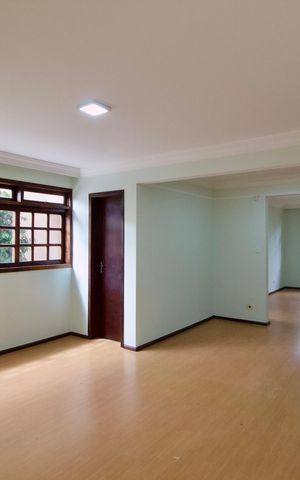 Casa à venda com 266m², 4 quartos e 5 vagas Casa à venda com 266m², 4 quartos e 5 vagasSala de Jantar