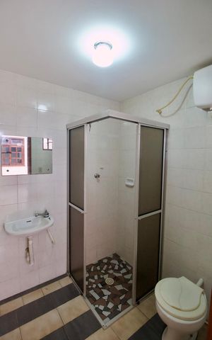 Casa à venda com 266m², 4 quartos e 5 vagas Casa à venda com 266m², 4 quartos e 5 vagasBanheiro externo