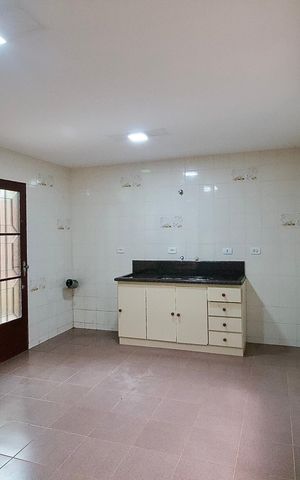 Casa à venda com 266m², 4 quartos e 5 vagas Casa à venda com 266m², 4 quartos e 5 vagasCozinha