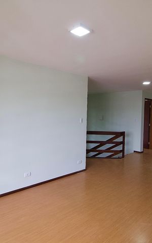 Casa à venda com 266m², 4 quartos e 5 vagas Casa à venda com 266m², 4 quartos e 5 vagasSala superior