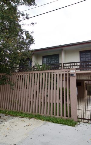Casa à venda com 266m², 4 quartos e 5 vagas Casa à venda com 266m², 4 quartos e 5 vagasFachada