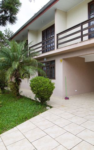 Casa à venda com 266m², 4 quartos e 5 vagas Casa à venda com 266m², 4 quartos e 5 vagasJardim