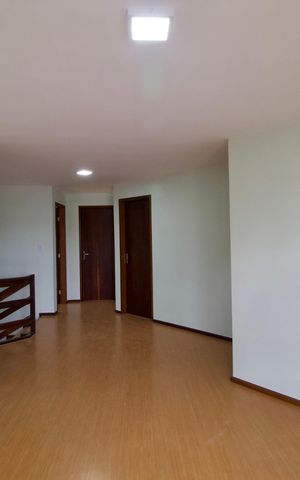 Casa à venda com 266m², 4 quartos e 5 vagas Casa à venda com 266m², 4 quartos e 5 vagasSala superior