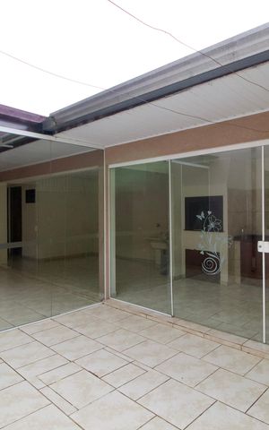 Casa à venda com 266m², 4 quartos e 5 vagas Casa à venda com 266m², 4 quartos e 5 vagasQuintal