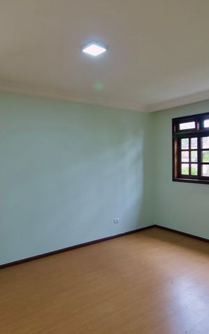 Casa à venda com 266m², 4 quartos e 5 vagas Casa à venda com 266m², 4 quartos e 5 vagasSala 1