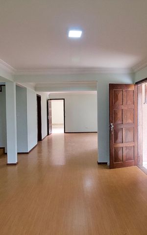 Casa à venda com 266m², 4 quartos e 5 vagas Casa à venda com 266m², 4 quartos e 5 vagasSala 1