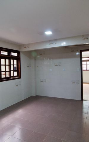 Casa à venda com 266m², 4 quartos e 5 vagas Casa à venda com 266m², 4 quartos e 5 vagasCozinha