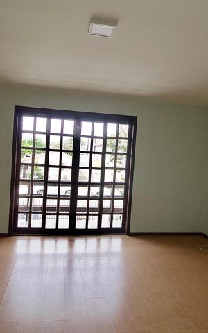 Casa à venda com 266m², 4 quartos e 5 vagas Casa à venda com 266m², 4 quartos e 5 vagasQuarto 1 - Suíte