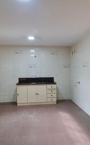 Casa à venda com 266m², 4 quartos e 5 vagas Casa à venda com 266m², 4 quartos e 5 vagasCozinha