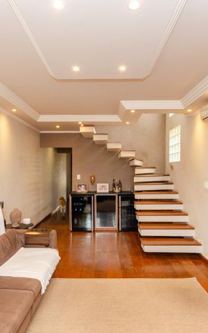 Casa à venda com 222m², 3 quartos e 3 vagasSala