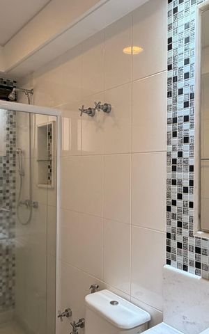 Apartamento à venda com 270m², 4 quartos e 3 vagas Apartamento à venda com 270m², 4 quartos e 3 vagasBanheiro social