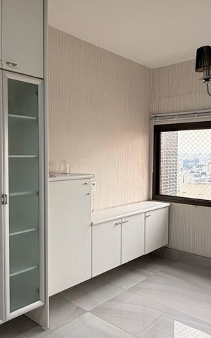 Apartamento à venda com 270m², 4 quartos e 3 vagas Apartamento à venda com 270m², 4 quartos e 3 vagasCozinha