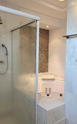 Apartamento à venda com 270m², 4 quartos e 3 vagas Apartamento à venda com 270m², 4 quartos e 3 vagasBanheiro suite master