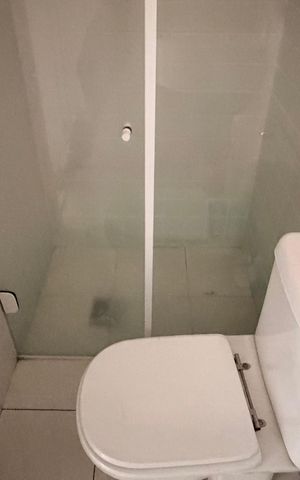 Apartamento à venda com 270m², 4 quartos e 3 vagas Apartamento à venda com 270m², 4 quartos e 3 vagasBanheiro área de serviço