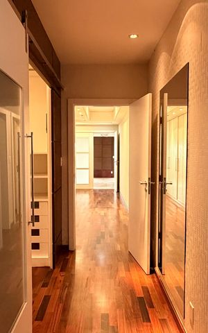 Apartamento à venda com 270m², 4 quartos e 3 vagas Apartamento à venda com 270m², 4 quartos e 3 vagasCloset