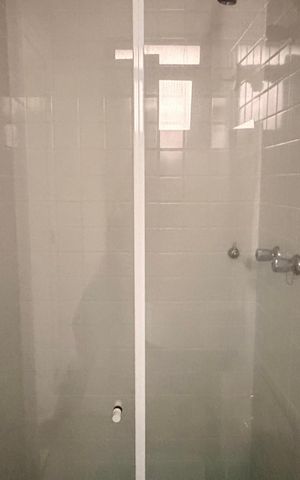 Apartamento à venda com 270m², 4 quartos e 3 vagas Apartamento à venda com 270m², 4 quartos e 3 vagasBanheiro área de serviço