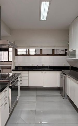 Apartamento à venda com 270m², 4 quartos e 3 vagas Apartamento à venda com 270m², 4 quartos e 3 vagasCozinha