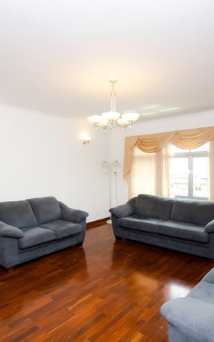 Casa para alugar com 280m², 3 quartos e 5 vagasSala