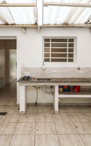 Casa para alugar com 375m², 2 quartos e 1 vagaÁrea de Serviço
