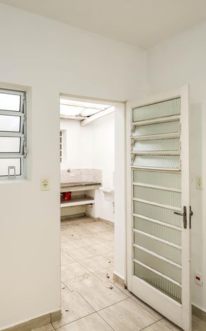 Casa para alugar com 375m², 2 quartos e 1 vagaÁrea de Serviço