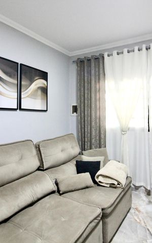 Casa à venda com 125m², 4 quartos e 2 vagas Casa à venda com 125m², 4 quartos e 2 vagasSala